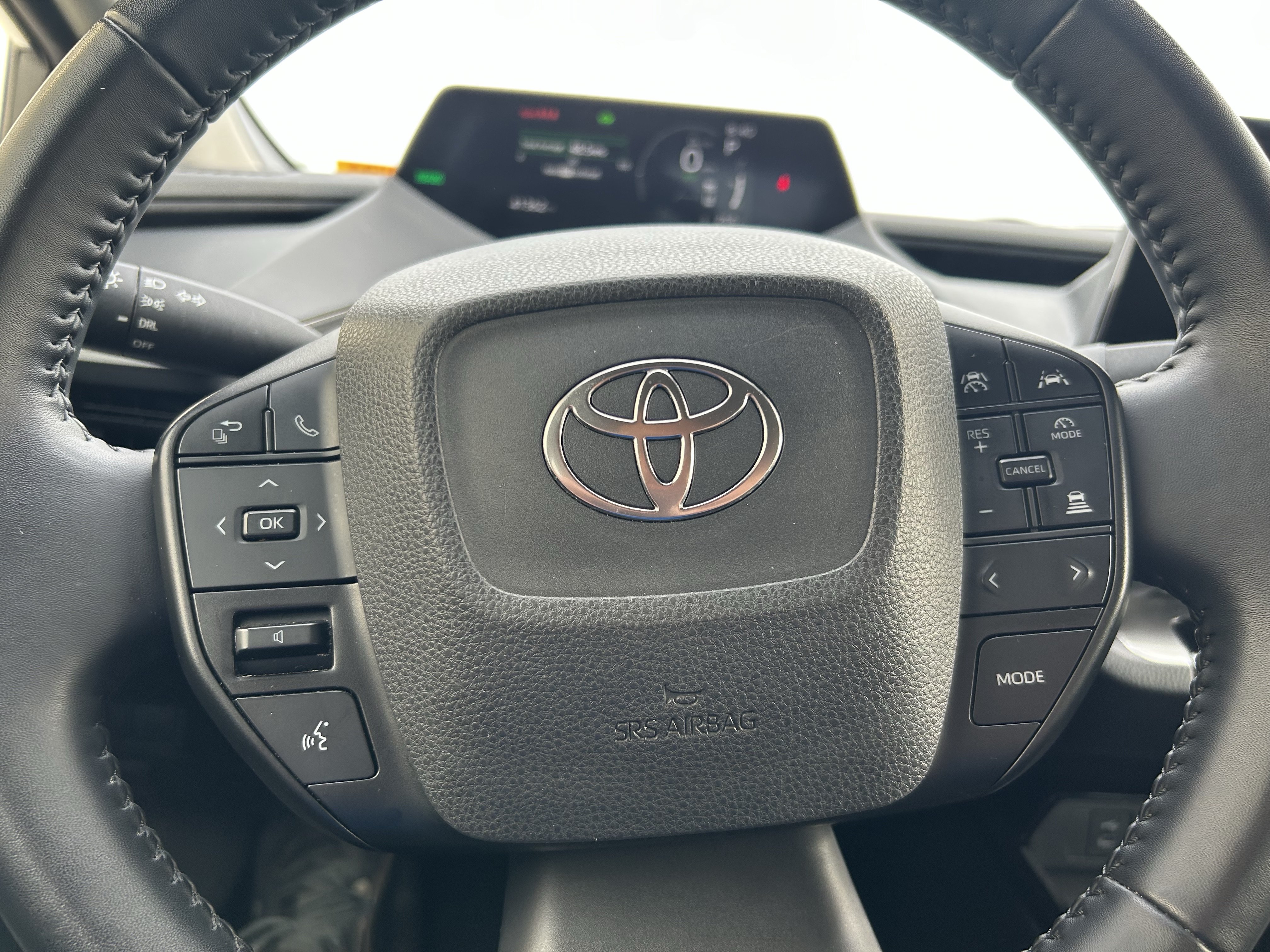 Used 2024 Toyota Prius LE FWD image 19