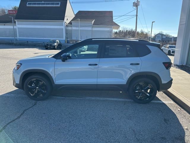 New 2026 Volkswagen Taos SE image 4