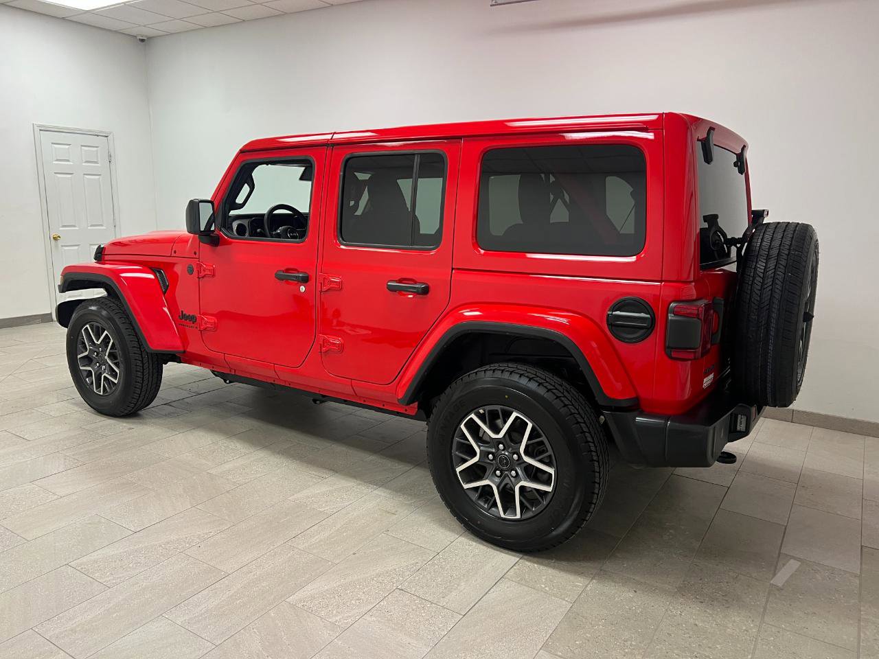 Used 2025 Jeep Wrangler Unlimited Sahara image 17