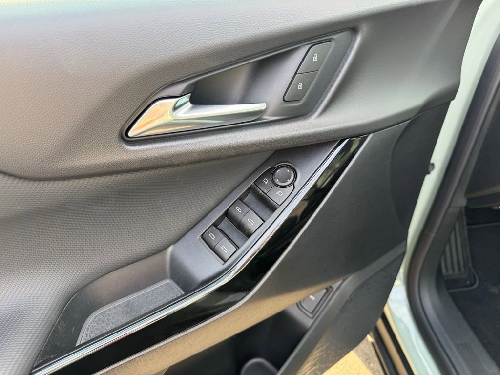 New 2026 Chevrolet Equinox LT w/ Convenience Package II image 13