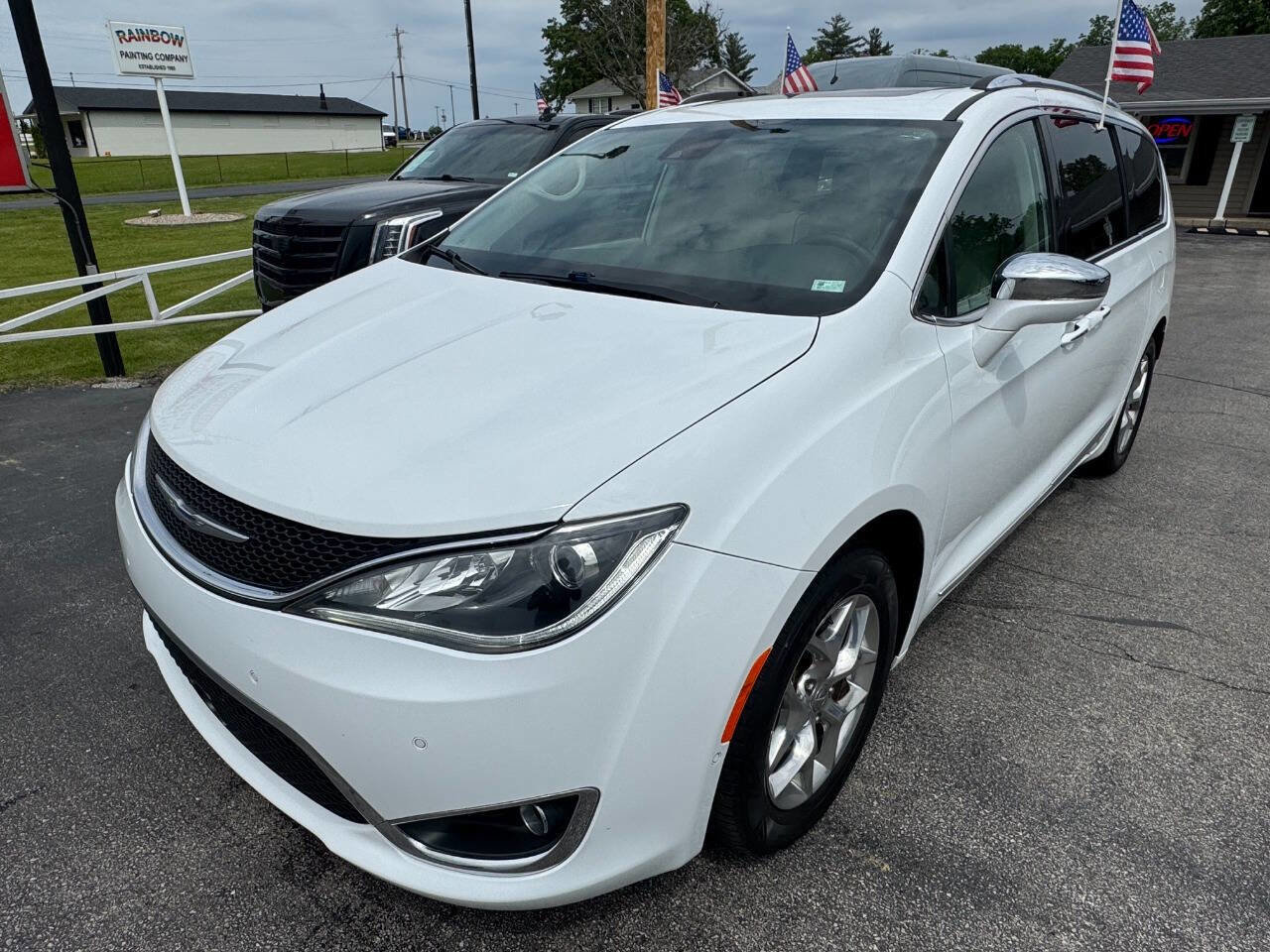 Used 2018 Chrysler Pacifica Limited w/ Advanced Safetytec Group FWD image 2
