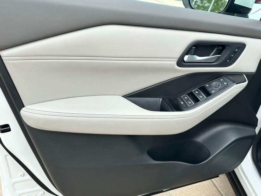 Used 2023 Nissan Rogue SL w/ SL Premium Package FWD image 24