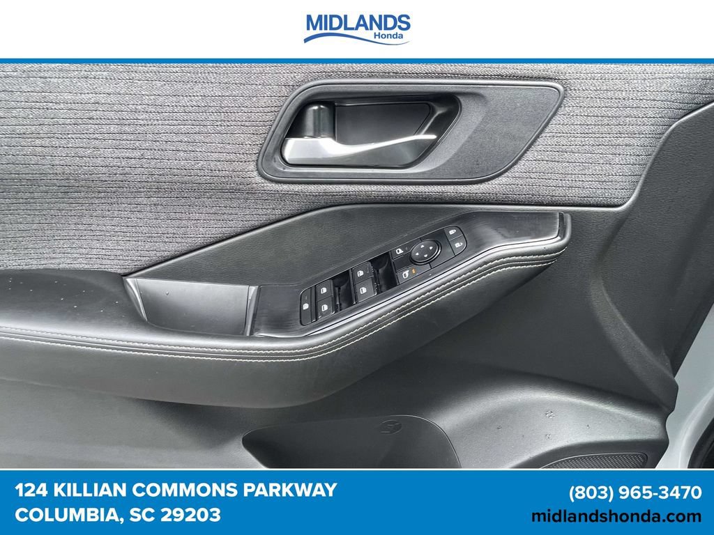 Used 2023 Nissan Rogue SV FWD image 16