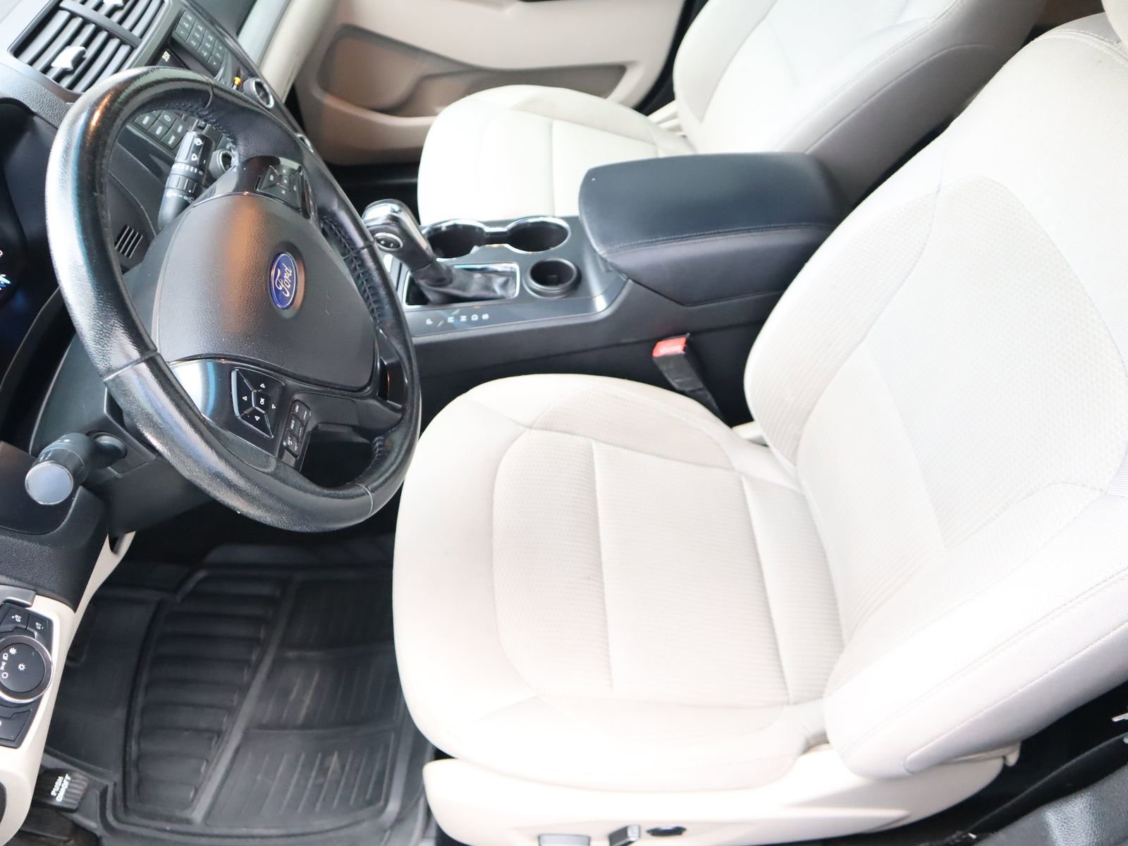 Used 2018 Ford Explorer XLT FWD image 23