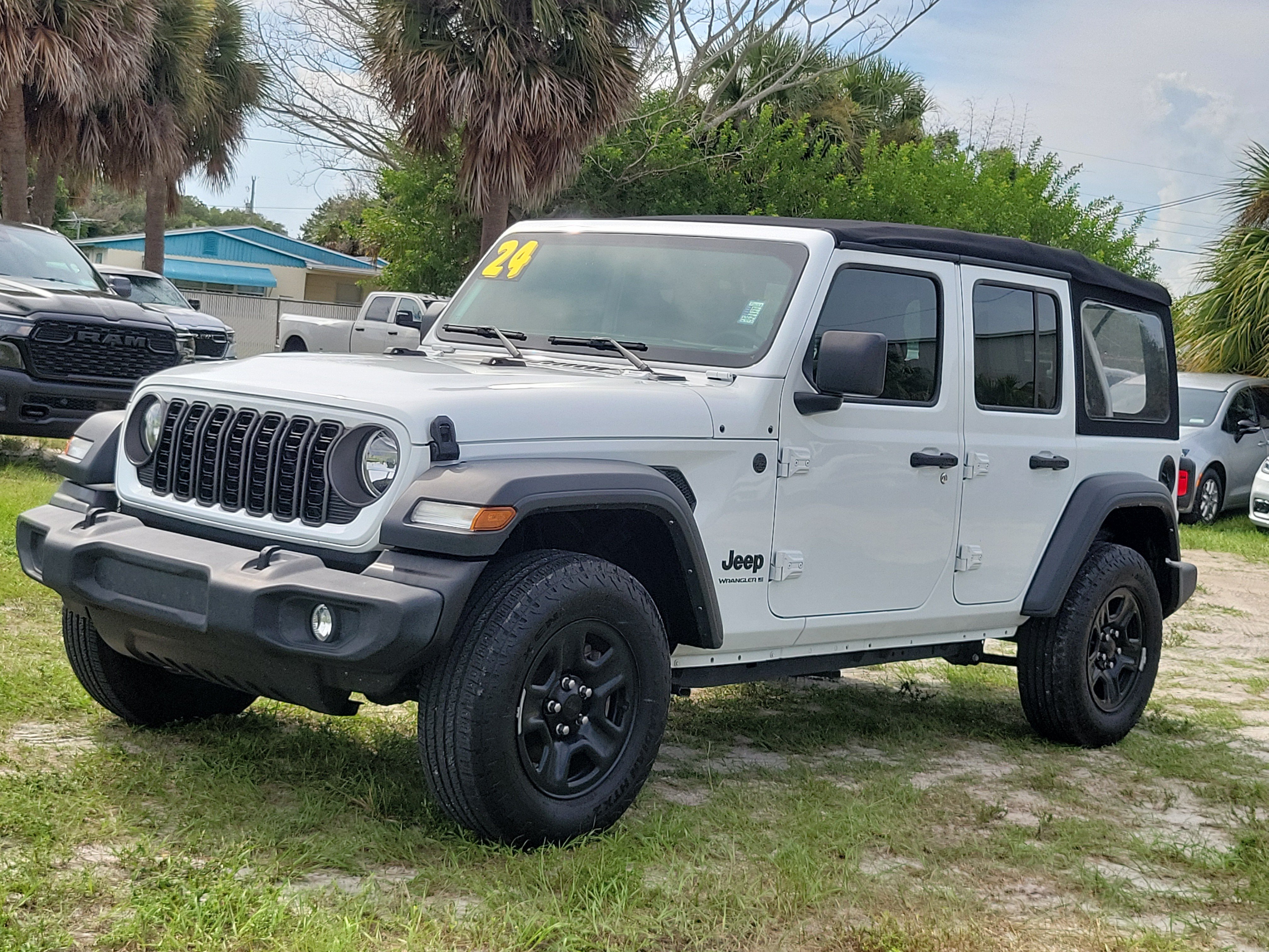 Used 2024 Jeep Wrangler Unlimited Sport AWD/4WD image 2