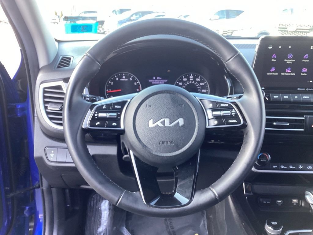 Certified 2023 Kia Seltos EX image 19