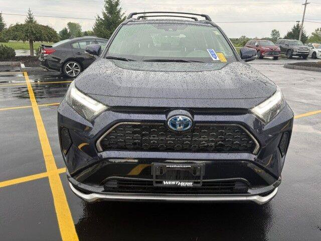 Used 2023 Toyota RAV4 SE w/ Weather & Moonroof Package AWD/4WD image 4
