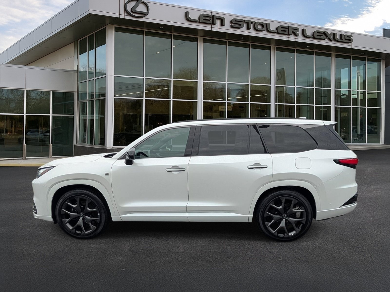Certified 2025 Lexus TX 500h AWD w/ Technology Package image 6