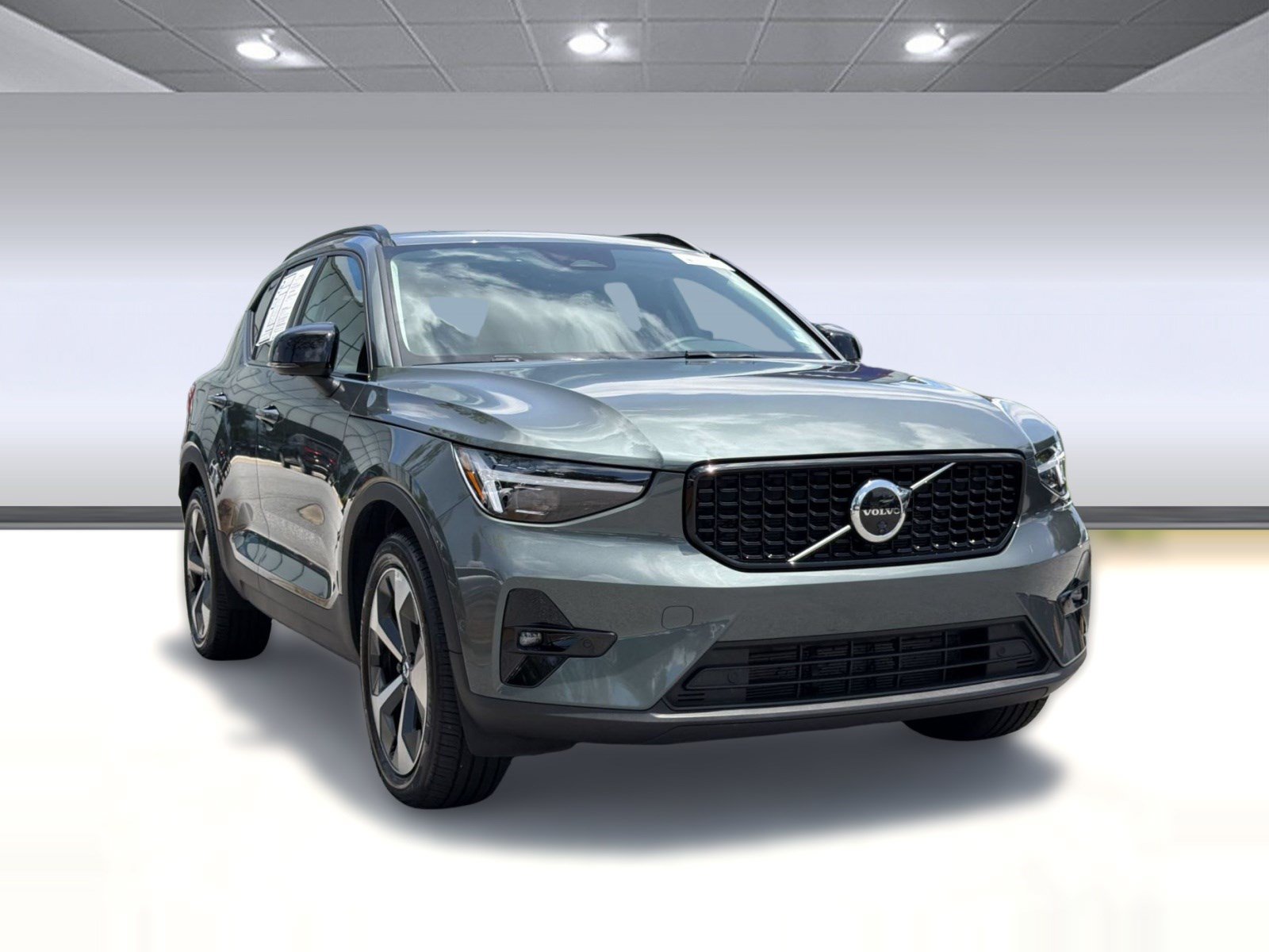 Certified 2026 Volvo XC40 B5 Plus AWD/4WD image 7