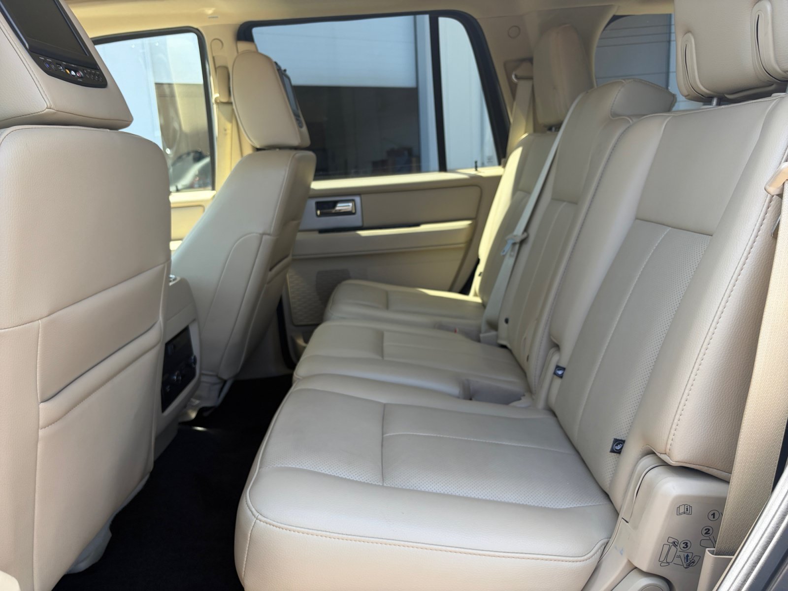 Used 2017 Ford Expedition Limited w/ Equipment Group 301A AWD/4WD image 26