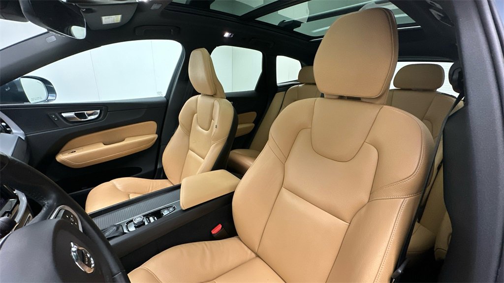 Used 2020 Volvo XC60 T6 Momentum image 9