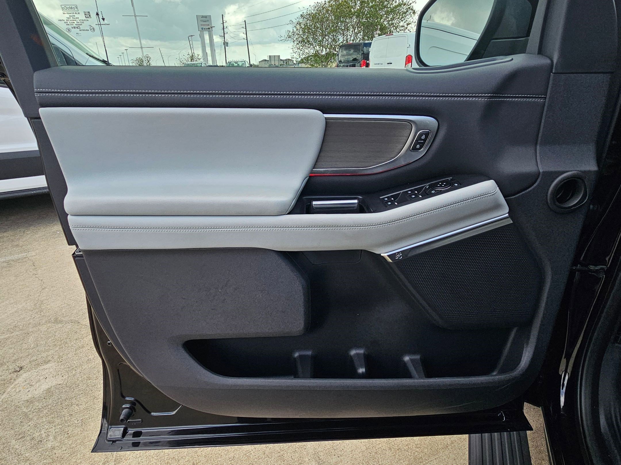 Used 2025 Ford Expedition Max Platinum image 13