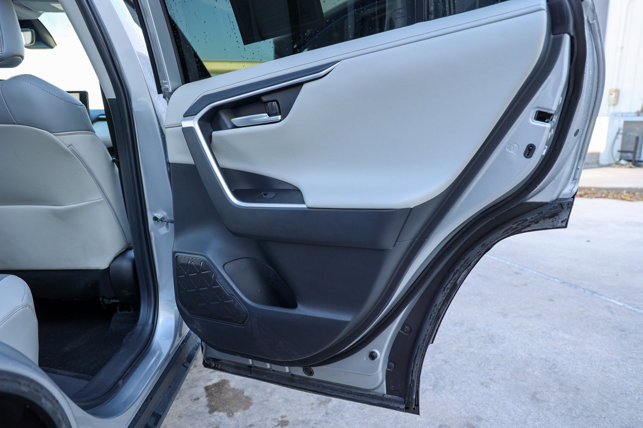 Used 2023 Toyota RAV4 Limited image 39