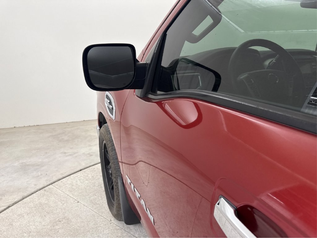 Used 2017 Nissan Titan SV RWD image 21