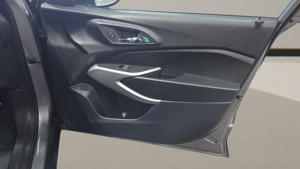 New 2026 Chevrolet Trax LS w/ LS Convenience Package FWD image 24