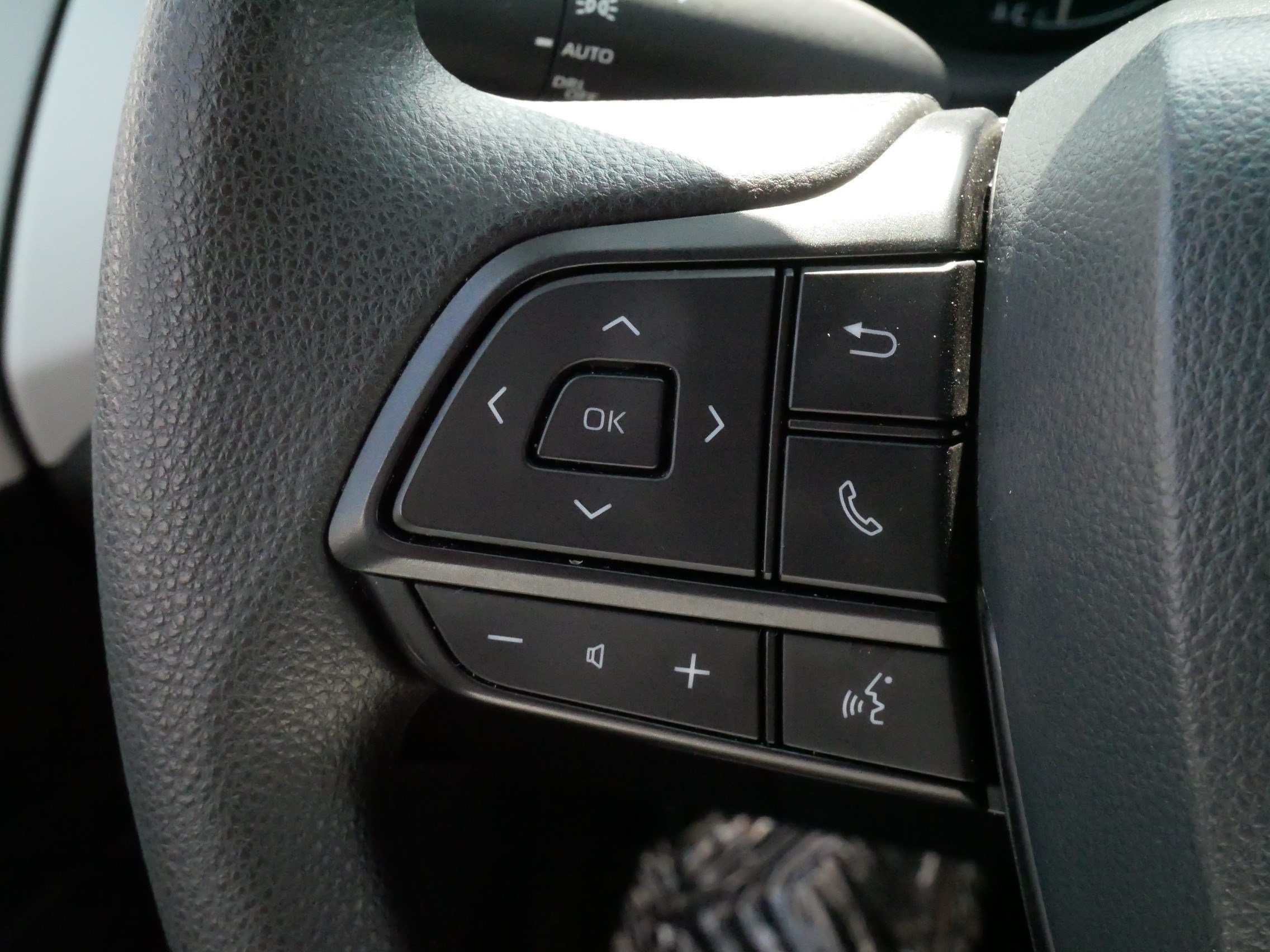 Certified 2026 Toyota Sienna LE FWD image 27