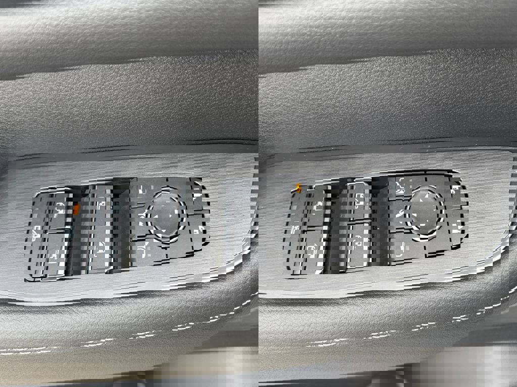 New 2026 Nissan Armada SL w/ Captain's Chari Seat Package image 19