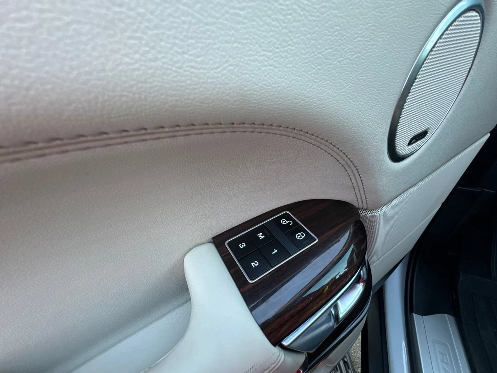 Used 2015 Land Rover Range Rover Supercharged AWD/4WD image 10