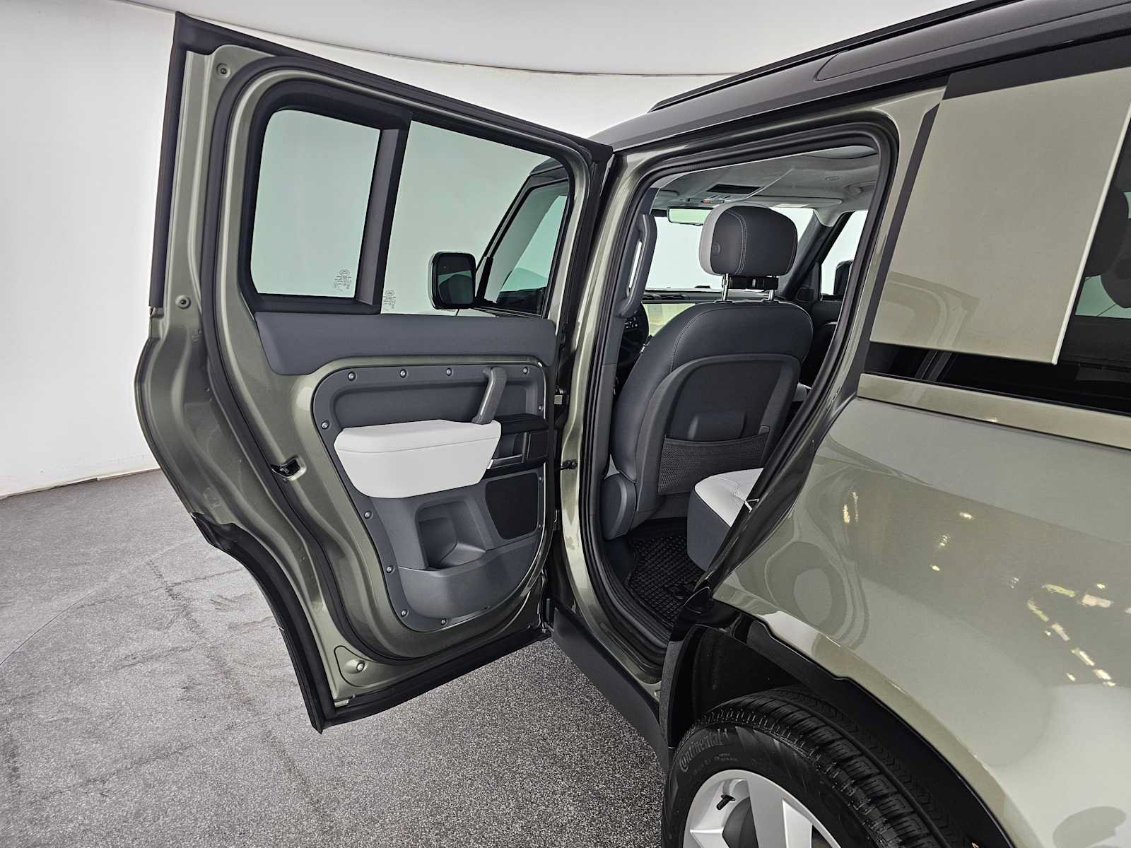 New 2025 Land Rover Defender 110 X AWD/4WD image 15