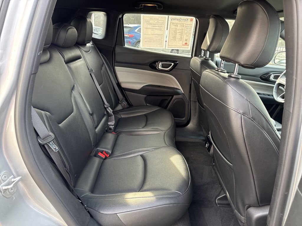 Used 2025 Jeep Compass Limited image 23