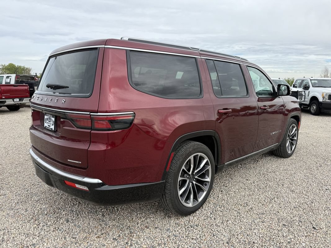 Used 2022 Jeep Wagoneer Series III w/ Premium Group I AWD/4WD image 10