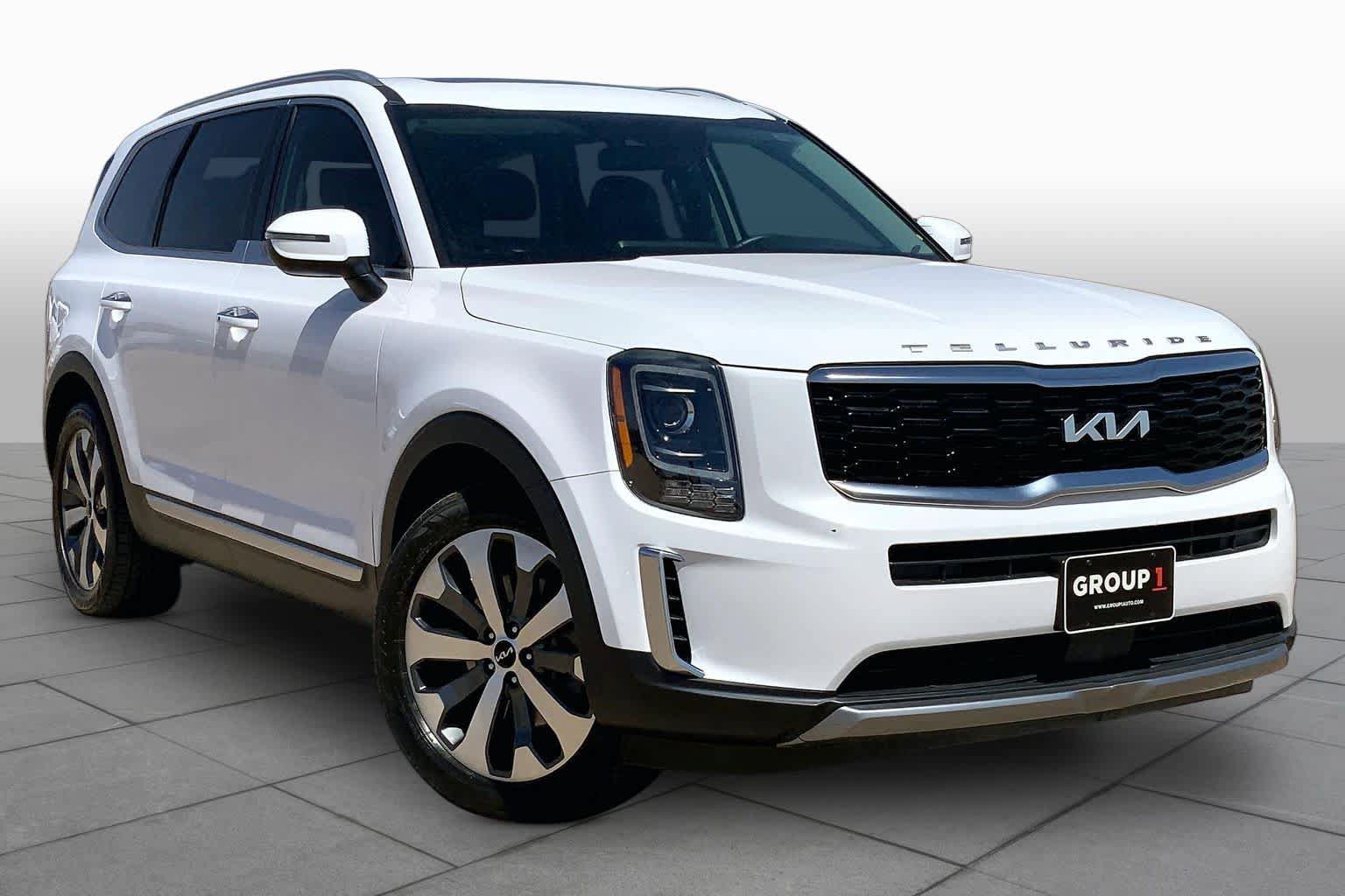 Certified 2022 Kia Telluride S FWD image 3