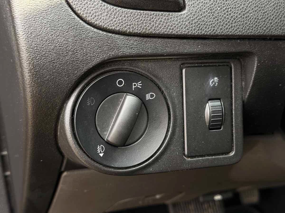 Used 2009 Ford Focus SE FWD image 14