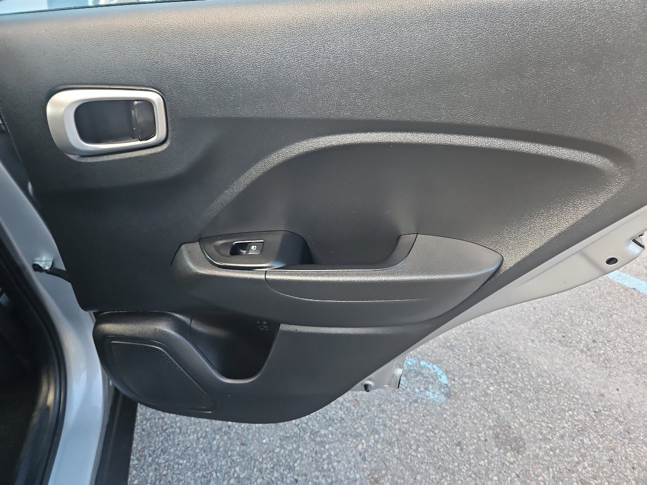 Used 2020 Hyundai Venue SEL image 18