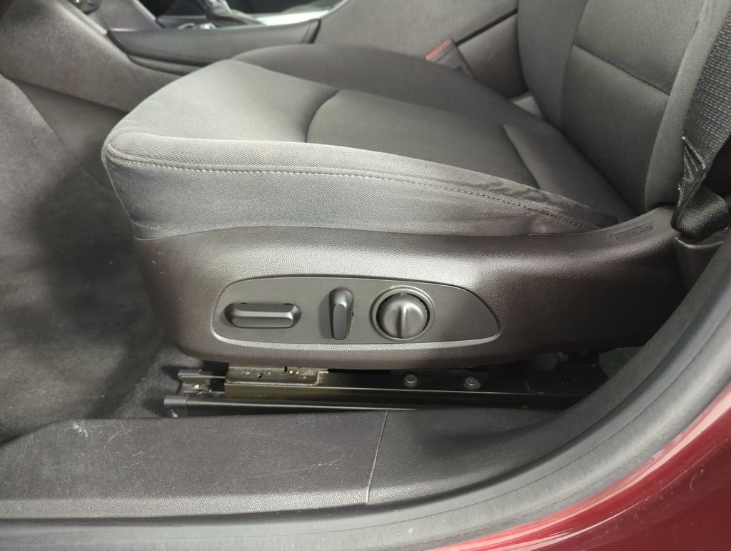 Used 2016 Chevrolet Malibu LT FWD image 12