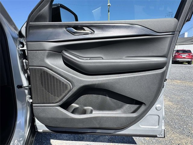 New 2025 Jeep Grand Cherokee L Altitude image 13