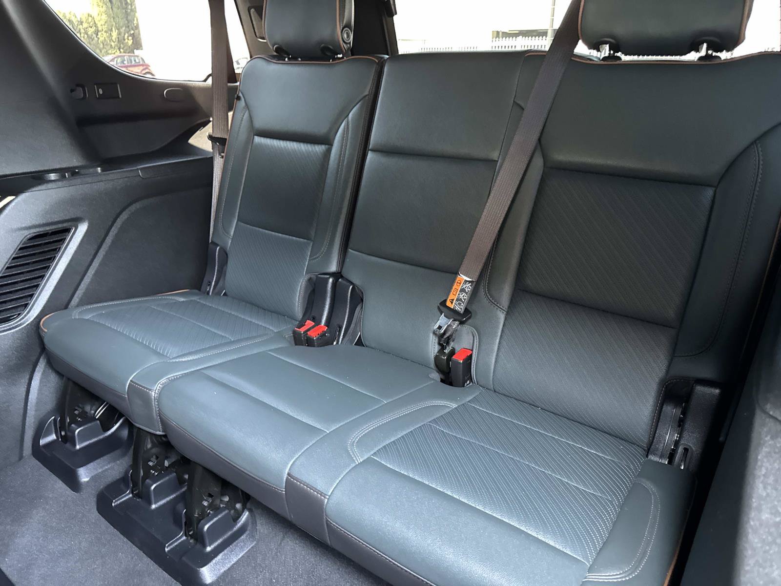 Used 2025 GMC Yukon AT4 w/ AT4 Premium Package AWD/4WD image 27