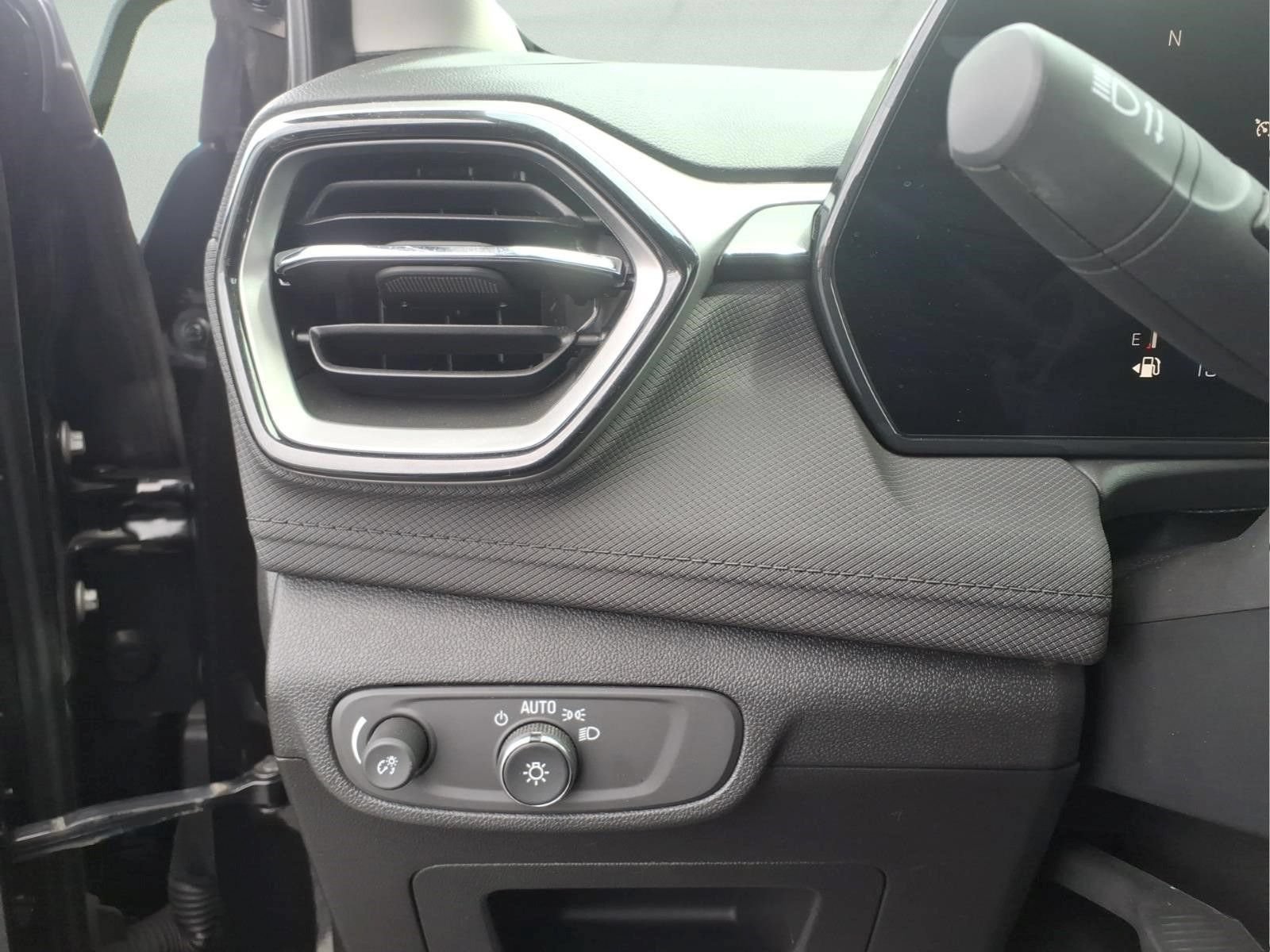 Certified 2024 Chevrolet TrailBlazer LT w/ Driver Confidence Package FWD image 20