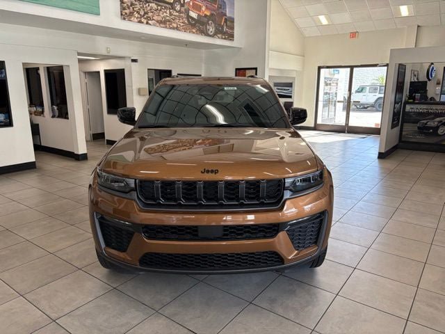 New 2026 Jeep Grand Cherokee Limited w/ Limited Altitude Package AWD/4WD image 2