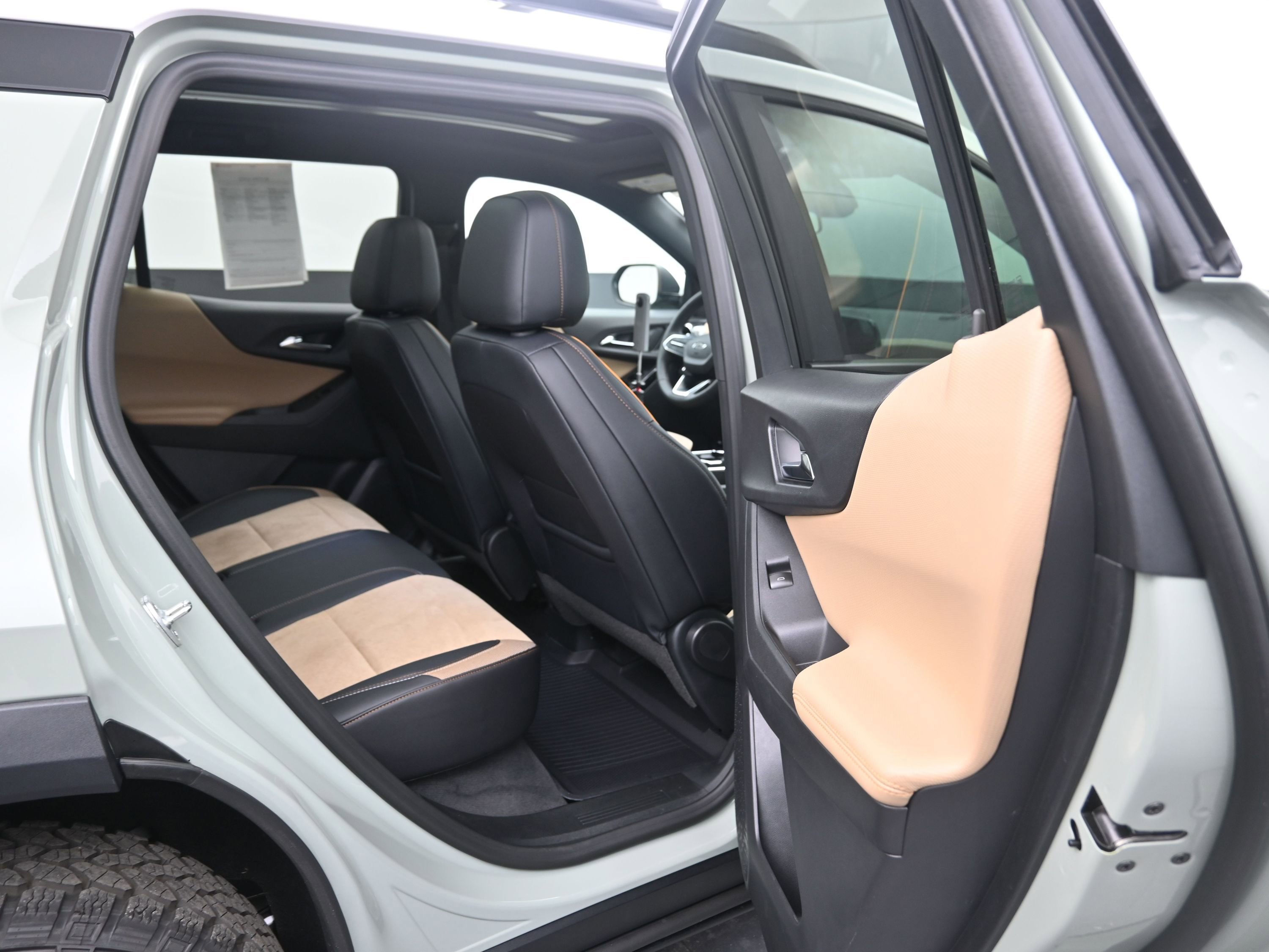 Used 2026 Chevrolet Equinox ACTIV w/ LPO, Floor Liner Package image 11