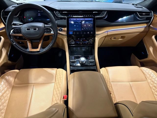 Used 2023 Jeep Grand Cherokee Summit AWD/4WD image 5