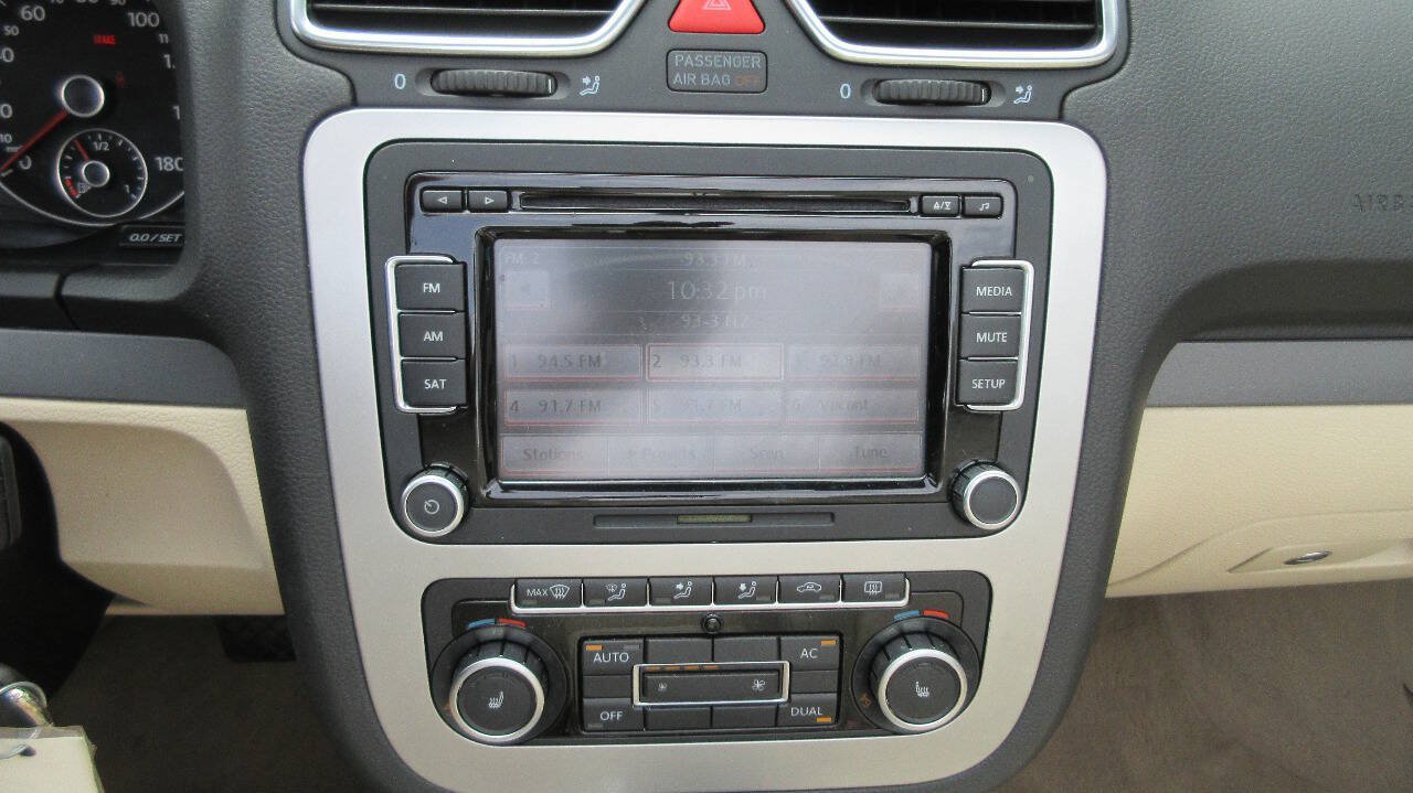 Used 2011 Volkswagen Eos Komfort FWD image 26