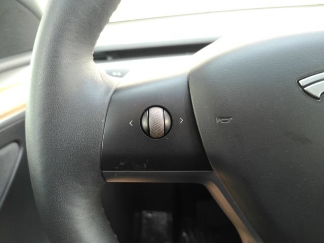 Used 2023 Tesla Model Y AWD image 35