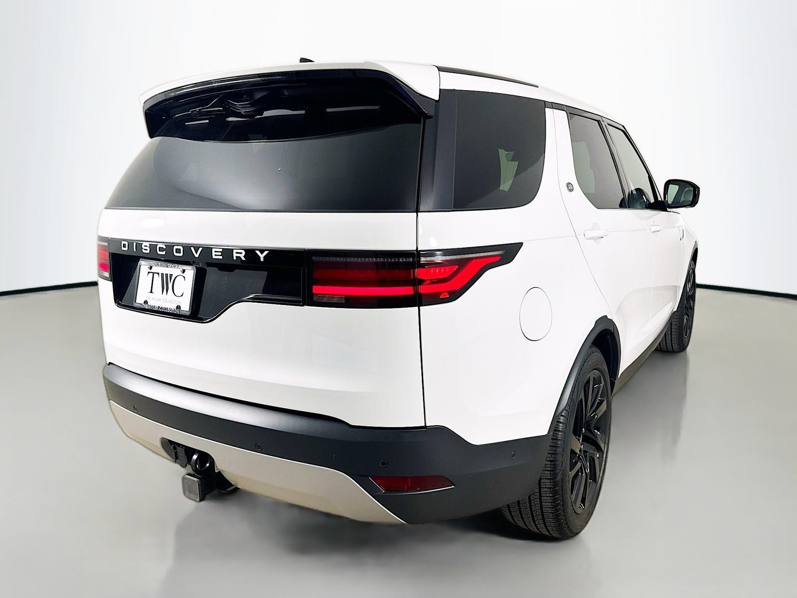 Used 2025 Land Rover Discovery S AWD/4WD image 5