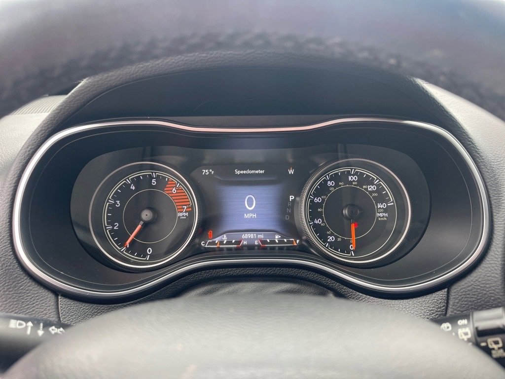 Used 2019 Jeep Cherokee Limited w/ Luxury Group image 4