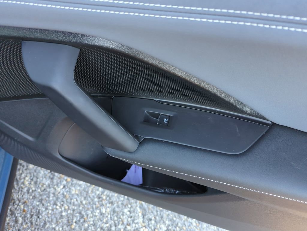 Certified 2025 Volkswagen Tiguan SE image 30