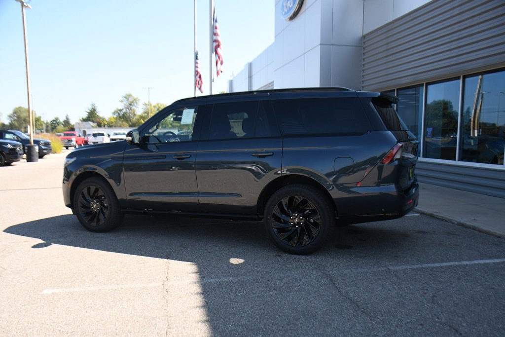 New 2025 Lincoln Navigator Reserve w/ Jet Appearance Package image 3