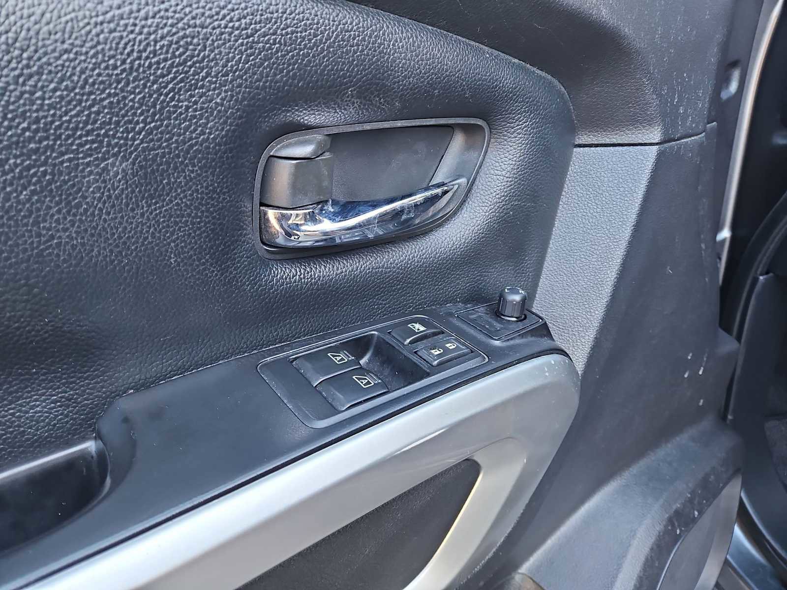 Used 2017 Nissan Titan SV image 18