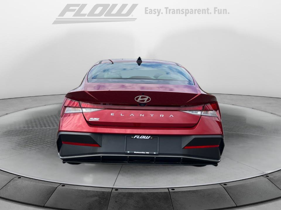 Used 2024 Hyundai Elantra SEL FWD image 8