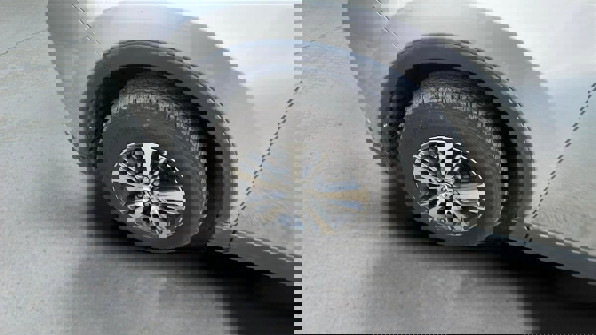 Used 2017 Toyota RAV4 XLE image 18