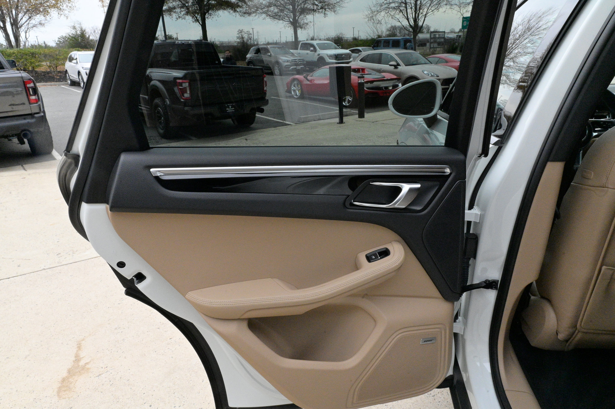 Used 2020 Porsche Macan image 37