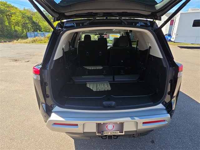 Used 2025 Nissan Pathfinder Platinum w/ Cargo Package image 26