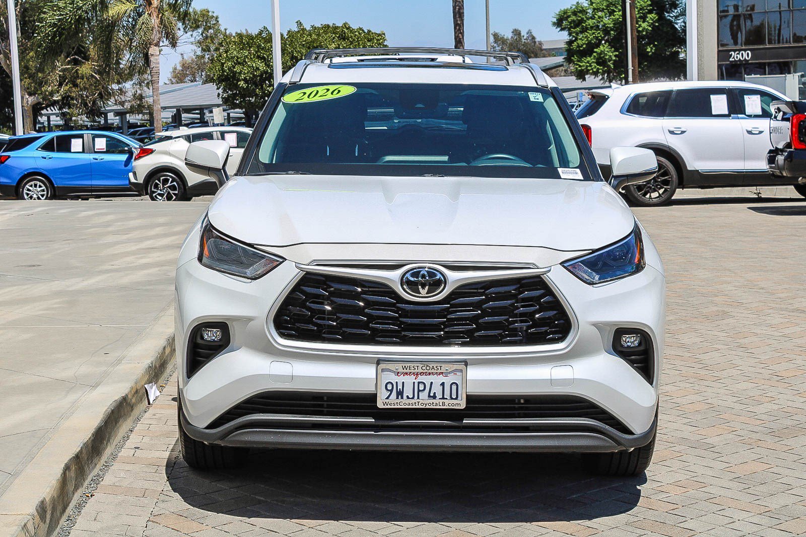 Certified 2026 Toyota Highlander XLE AWD/4WD image 2
