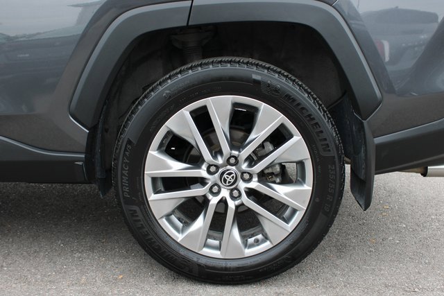 Used 2023 Toyota RAV4 XLE Premium image 40