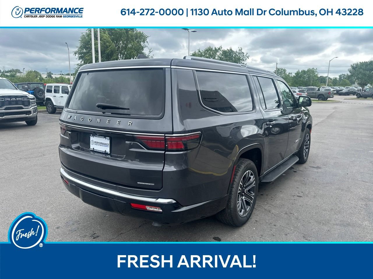 Used 2024 Jeep Wagoneer L Series II w/ Flexible Seating Group AWD/4WD image 4