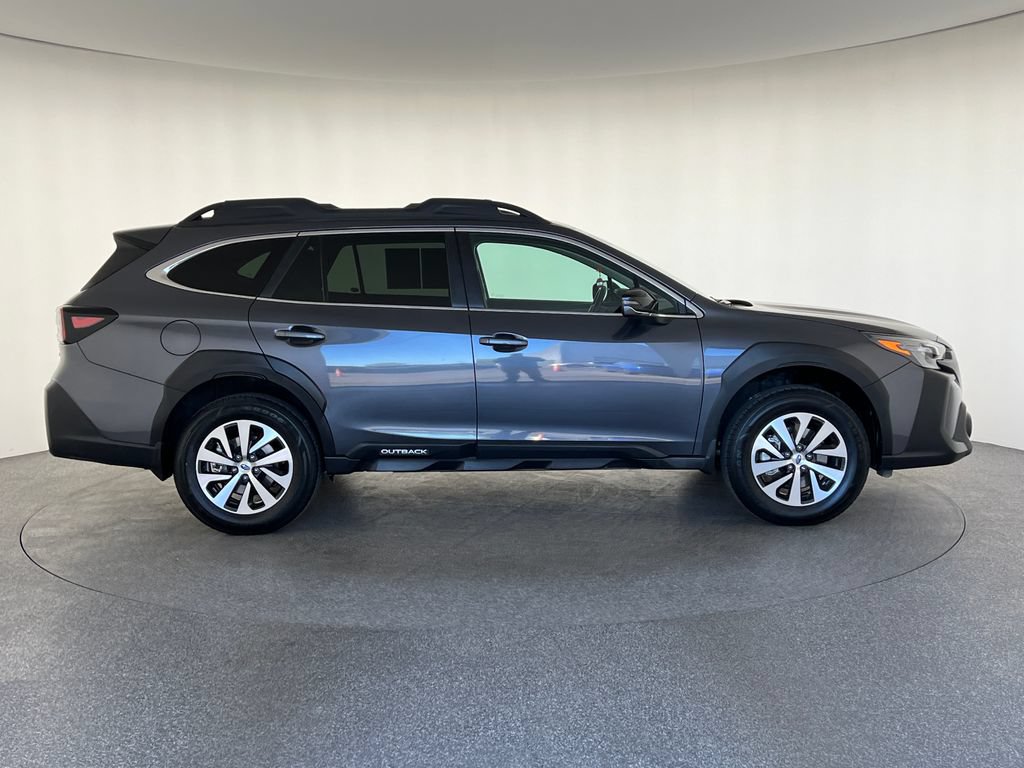 Used 2025 Subaru Outback Premium AWD/4WD image 2